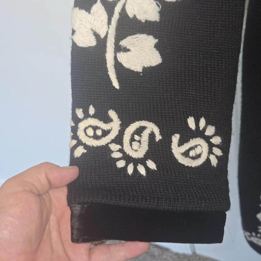 Black and White Floral Sweater Coat - Picture 4 of 5
